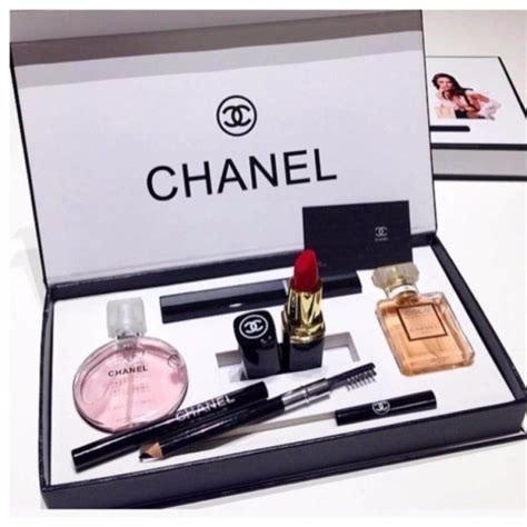 coffret cadeau parfum chanel|chanel fragrance set.